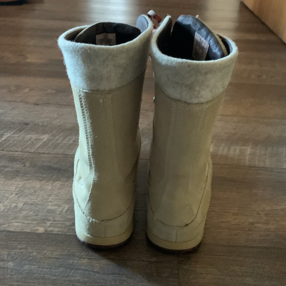 Chaco Boots.  Size 8.  Very good condition - Picture 4 of 10